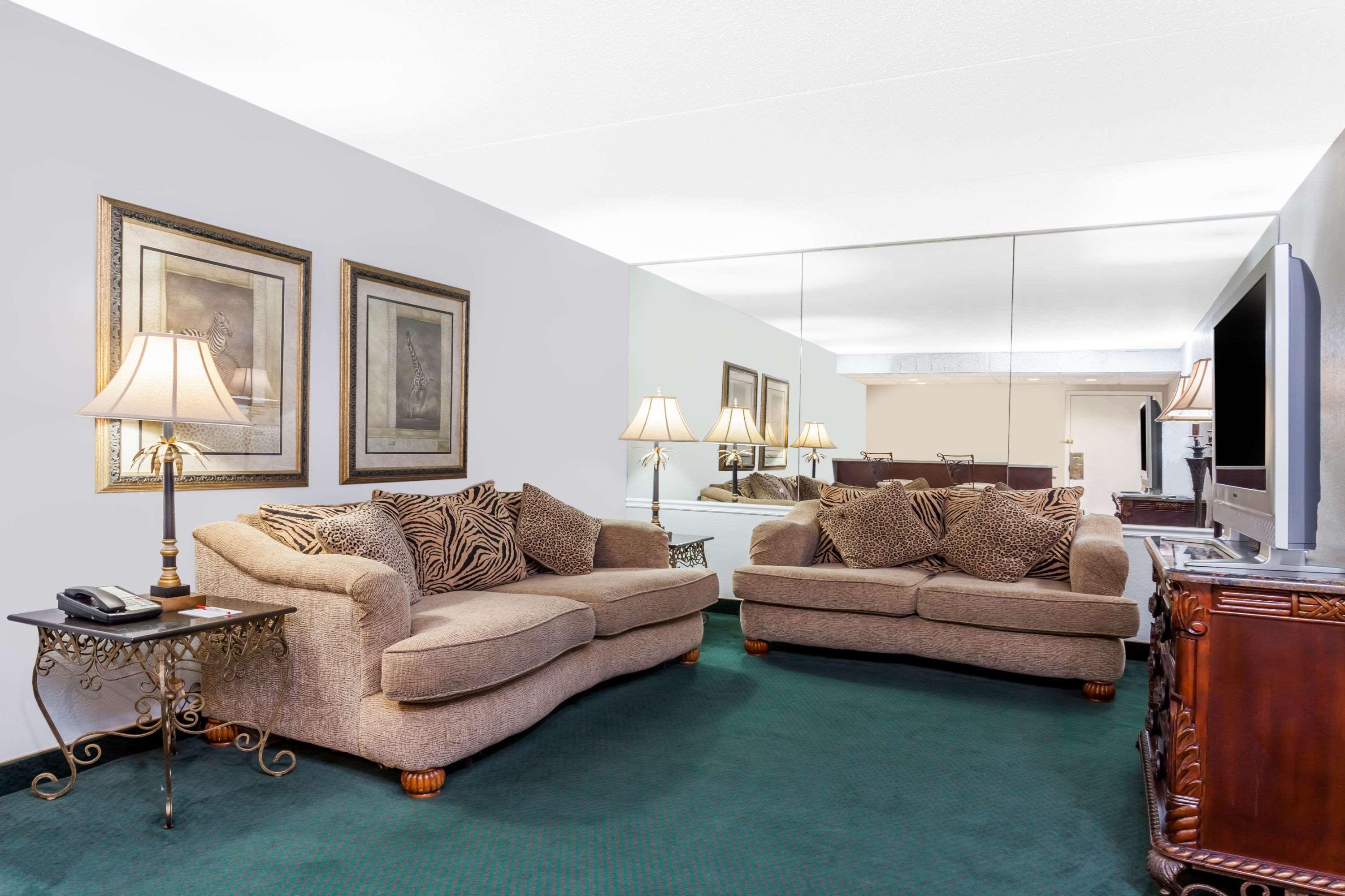 Ramada By Wyndham Henderson/Evansville Buitenkant foto