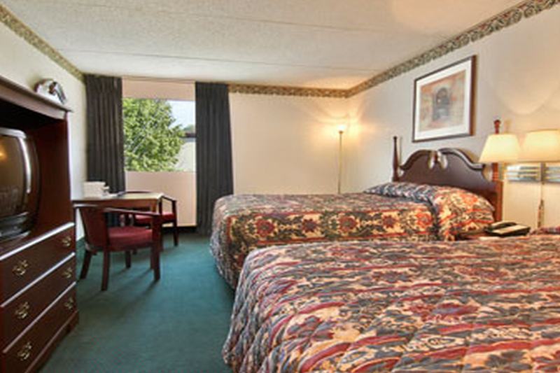 Ramada By Wyndham Henderson/Evansville Buitenkant foto